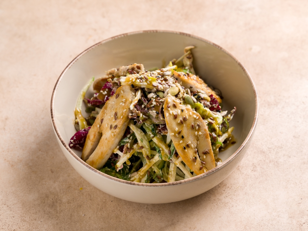 Салат Курица с яблоком и артишоками