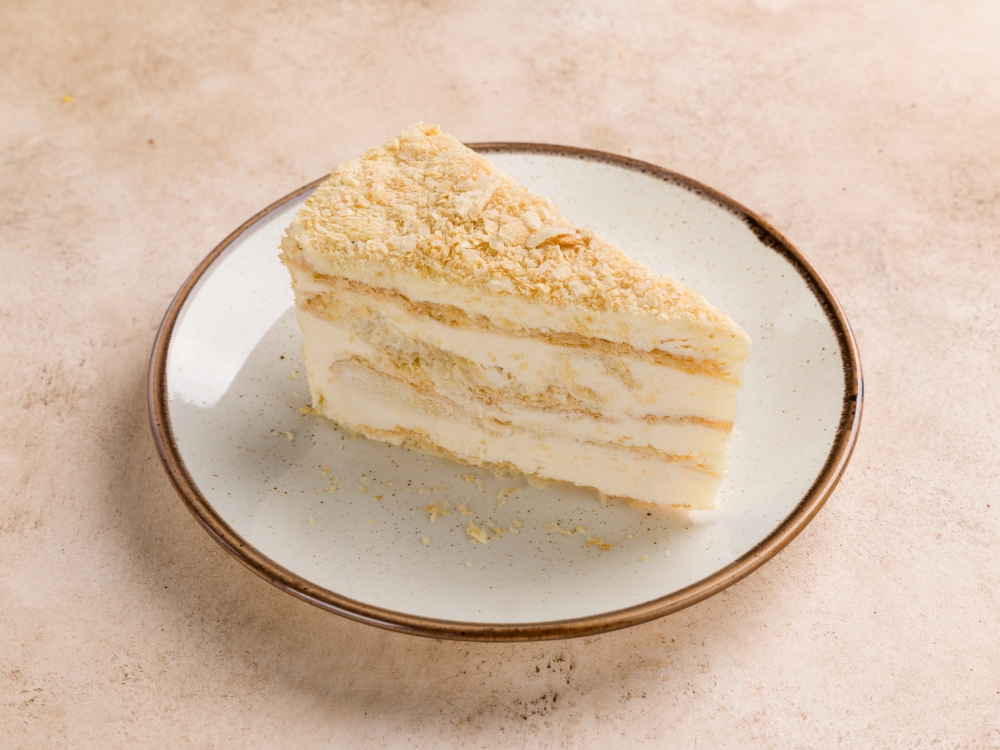 Торт слоеный с кремом Шантили